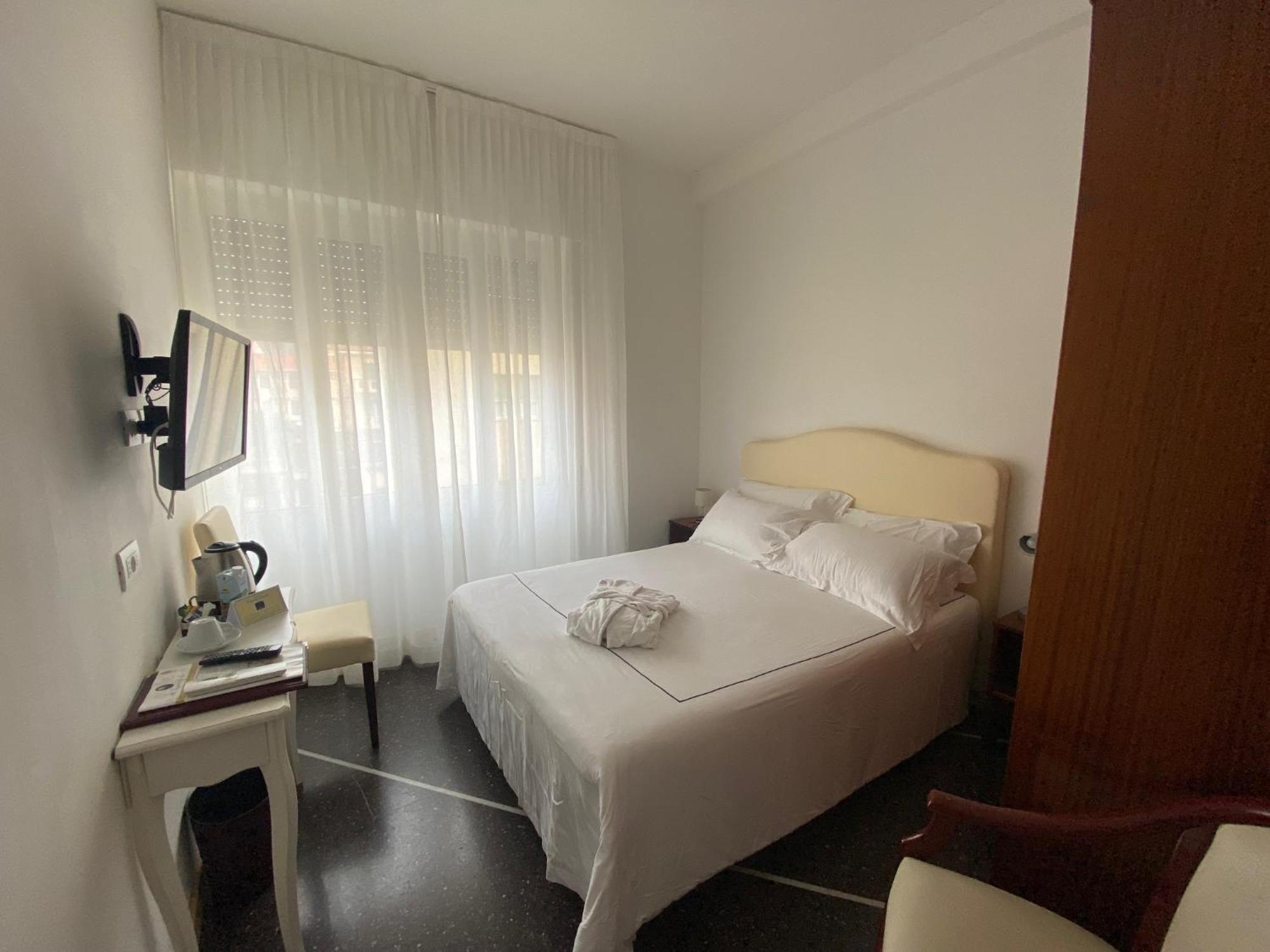 Hotel Internazionale Finale Ligure Bagian luar foto
