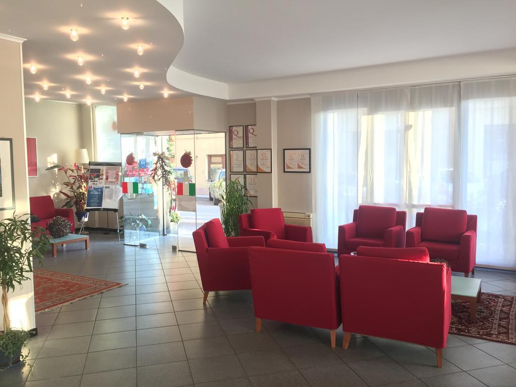 Hotel Internazionale Finale Ligure Bagian luar foto
