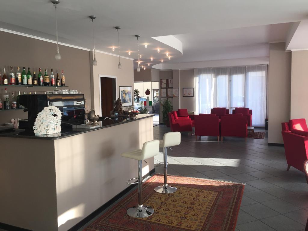Hotel Internazionale Finale Ligure Bagian luar foto