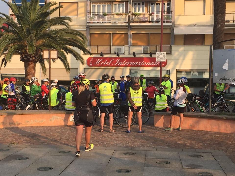 Hotel Internazionale Finale Ligure Bagian luar foto